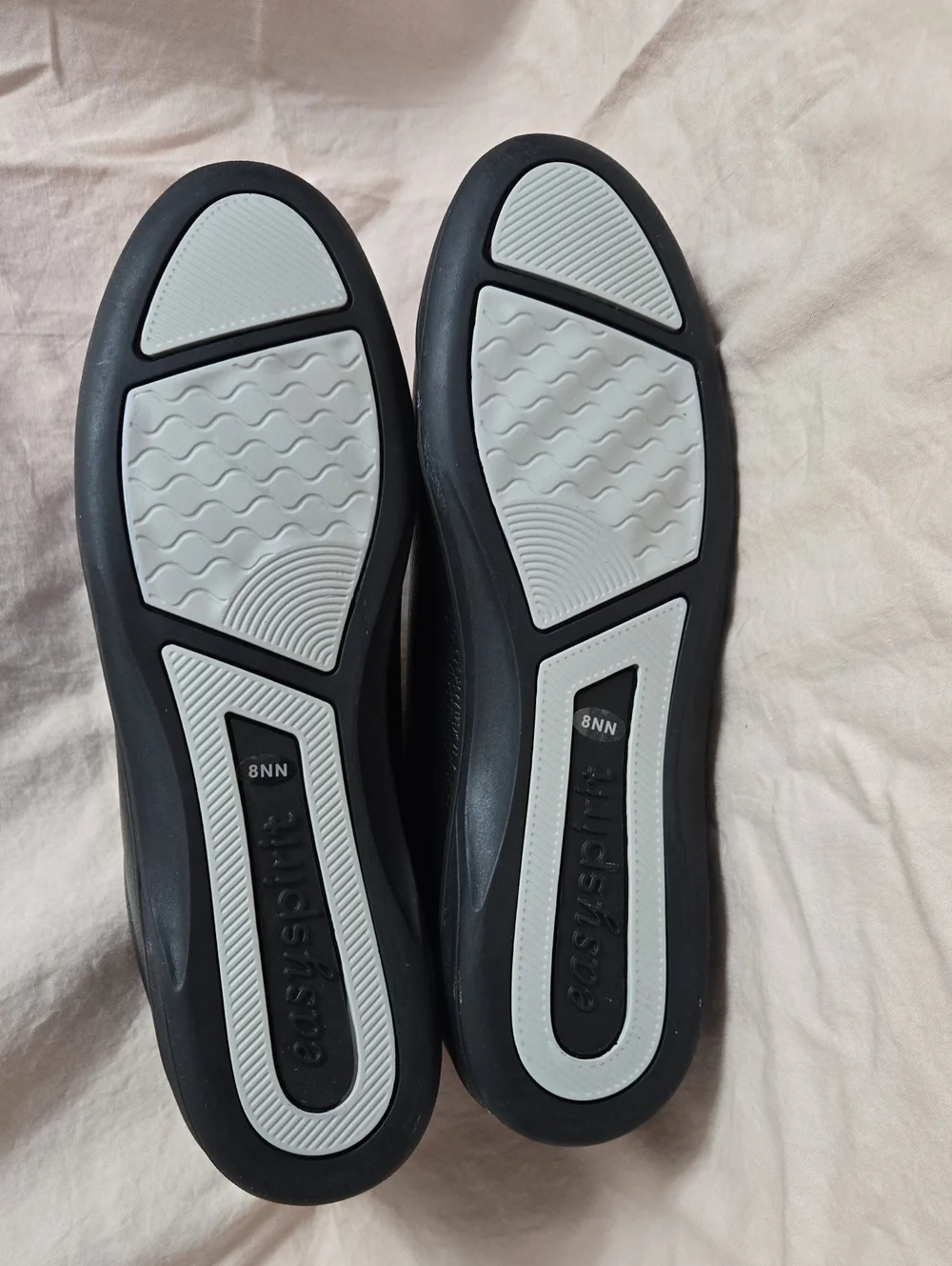 Easy Spirit classic black